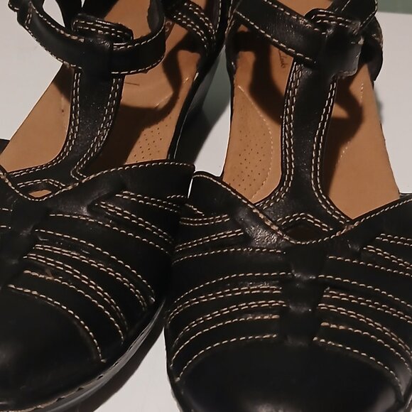 Clarks Wendy Alto T Strap Black Sandals Women's Size 6.5 - Picture 2 of 11